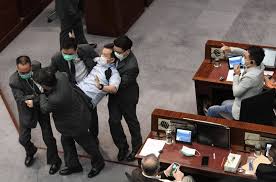 陳志全), also called slow beat (慢必) in his radio career, is a member of the legislative council of hong kong (representing the new territories east constituency), presenter and former chief executive officer of hong kong reporter. Vzgse2wbw0zvfm