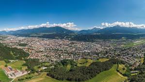 Bürgerinnen und bürger können das klimaticket zu einem symbolischen betrag von 1 € pro tag ausleihen. Tirol Obb