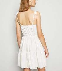 Shop cool personalized mini robe blanche with unbelievable discounts. Urban Bliss Mini Robe Blanche A Volants New Look