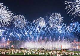 Déjà plus de 13 millions de spectateurs, 2 550 acteurs sur une scène de 23 hectares, 28 000 costumes, 1h30 de grand spectacle et de nombreuses nouveautés … le plus grand spectacle de nuit au monde est devenu un mythe immanquable ! Le Puy Du Fou Puy Du Fou Ticket Cinescenie Nachtvorstellung