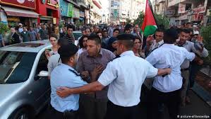 تحدث الناطق باسم الرئاسة الفلسطينية ووجّه تلميحات لاذعة، ليس من شأننا نقلها وتكرارها، لكنها تدل على عمق الاختلاف بين رام الله. Ù…Ø§ Ø¨Ø¹Ø¯ ØµØ¯Ø§Ù… Ø±Ø§Ù… Ø§Ù„Ù„Ù‡ Ø§Ù„Ø­Ø±Ø§Ùƒ Ø§Ù„Ø´Ø¨Ø§Ø¨ÙŠ Ø¥Ù„Ù‰ Ø§Ù†ÙØ¬Ø§Ø± Ø£Ù… Ø¥Ù„Ù‰ Ø±ÙƒÙˆÙ† Ø³ÙŠØ§Ø³Ø© ÙˆØ§Ù‚ØªØµØ§Ø¯ ØªØ­Ù„ÙŠÙ„Ø§Øª Ù…Ø¹Ù…Ù‚Ø© Ø¨Ù…Ù†Ø¸ÙˆØ± Ø£ÙˆØ³Ø¹ Ù…Ù† Dw Dw 20 07 2012