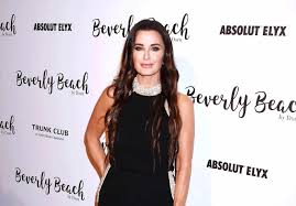 Ta en samling av kyle richards out about los angeles bilder og redaksjonelle arkivbilder nærmere i betraktning. Kyle Richards Is Not Feeling Well After Filming Is Halted On Rhobh Season 11 Over Covid Case