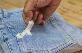 Das geht auch mit gummibärchen!!!man kann das eisspray auch für polster oder textilien verwenden, man sollte dann nur kein messer verwenden, sondern nur den. Kaugummi Entfernen So Klappt S Auf Allen Oberflachen