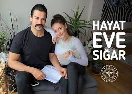 Yaprak dökümü dizisindeki necla rolüyle ün kazanmıştır. Fahriye Evcen Den Buyuleyici Guzellikte Paylasim Magazin Haberleri Haber7