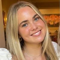 Elinor Murray's Instagram, Twitter & Facebook