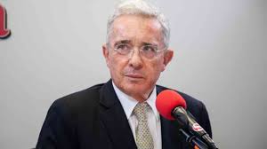 La medida de aseguramiento no le quita la investidura a Uribe”: Charry