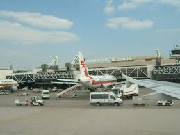 The airport is run by ana aeroportos de portugal, which was concessioned to the french group vinci airports in february 2013. Ana Aeroportos Idealista News