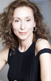 Find Me in Paris" An Overbearing Mother (TV Episode 2018)