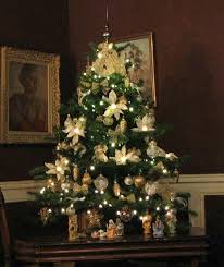 Hermoso Arbol De Navidad Verde Con Dorado Pinos De Navidad Decoracion Del Arbol Navidad Verde