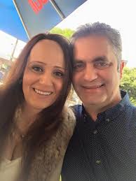 Hoje faz 19 anos do meu casamento com a Eliane.Agradeço a Deus pela esposa  e filhos maravilhosos que me deu. Nos conhecemos num comício do Adriano  Valente, em 1988. Da mesma forma