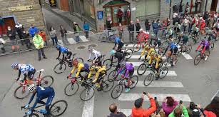 Le tour d'espagne (vuelta ciclista a españa en espagnol) est une compétition cycliste par étapes masculine qui traverse l'espagne avec des incursions occasionnelles dans les pays voisins. Cyclisme Tour D Espagne Tous Les Tests Covid Sont Negatifs Le Quotidien