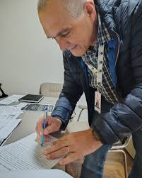 Prefeito Fernando Cezar dá posse à nova professora concursada 👨‍🏫 ➡️ Na  manhã de hoje (28), o prefeito Fernando Cezar oficializou a posse de DÉBORA  MORO, aprovada no concurso público Nº 001/2023,