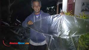 Tapi sebenarnya main layangan itu tidak membedakan umur. Unik Lomba Layangan Di Ciamis Digelar Malam Hari Harapan Rakyat Online