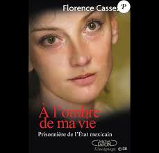 Sa mère et son frère soutiennent la jeune femme sur bfmtv. Florence Cassez La Francaise Prisonniere Son Livre Lui Sert De Gilet Pare Balles Dans Sa Prison Mexicaine Purepeople