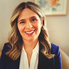 Kim Kollar's Instagram, Twitter & Facebook