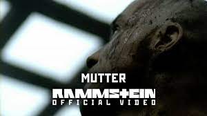 Die tränen greiser kinderschar ich zieh sie auf ein weißes haar werf in die luft die nasse kette und wünsch mir, dass ich eine mutter hätte. Rammstein Mutter Official Video Youtube