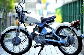 Umumnya motor yang akan dimodifikasi dengan gaya ini adalah motor bebek keluaran lama atau motor jadul yang suratnya tidak lagi berfungsi. Aksesoris Motor Racing Modifikasi Motor Jadul Dengan Variasi Terbaru Agar Tetap Eksis Dan Keren