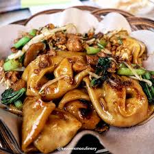 Mie instant ditambah telur dan nasi 945 kalori selain rasanya yang kuat, mie instant juga cepat disajikannya dan murah. Viral Pangsit Goreng Le Gino Harus Rela Antri Sampai 5 Hari