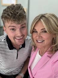 Sarah Burdge's Instagram, Twitter & Facebook