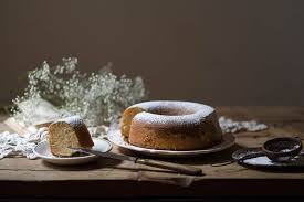 500 gr farina di semola 400 gr zucchero 5 uova 1 bicchiere di olio evo 1 vasetto di yogurt bianco 125. Ciambella Soffice Ricetta Della Nonna Sonia Paladini Parma