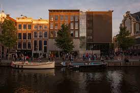 A visit to the anne frank house is high on the bucket list of nearly everyone who stays in amsterdam for the first time. Tickets Anne Frank Haus