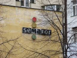 Října 1931 jako carmen farkašová v bratislavské rodině bankovního v letech 1961 až 1966 dostala angažmá v divadle semafor, kde hrála např. Semafor Wikipedia