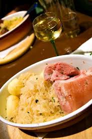 Plat Incontournable De La Gastronomie Alsacienne La Choucroute Choucroute Au Champagne Choucroute Alimentation