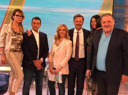 La crisi politica stravolge nuovamente la programmazione pomeridiana di rai 1. E Con Gli Ospiti Di Oggi Vi Diamo La Vita In Diretta Facebook