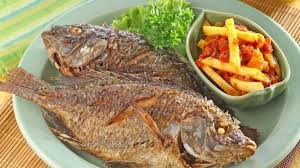 2 ekor ikan kembung @ ikan sardin yang telah direbus @ dibakar 2 biji pauh @ mangga. Perpaduan Yang Pas Antara Ikan Dan Sambal Dari Menu Ikan Sambal Mangga Bikin Mata Melek Pos Belitung
