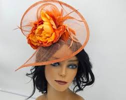 Bibis orange rouillé sur bandeau confortable Léger et facile à porter  Chapeau de fête de thé Chapeau d'église Chapeau derby Chapeau fantaisie  Chapeau orange foncé