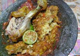 Di antara sekian banyak bisnis artis yang gulung tikar, ayam geprek bensu jadi salah satu yang terus bertahan bahkan makin sukses dari hari ke hari. Resep Geprek Ayam Goreng Dan Tempe Sambel Mentah Praktis Yang Yummy