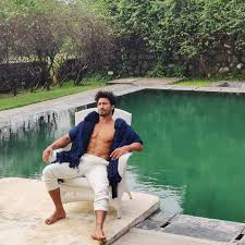 Does vidyut jammwal drink alcohol?: Same Place And Two Different Vidyut Jammwal Fan Family Facebook