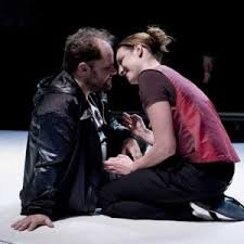 Με τις ερμηνείες της δημιουργεί, κατακτά. Makhs Papadhmhtrioy Stefania Goyliwth Oi Asterismoi Kai Ta Parallhla Sympanta Culturenow Gr