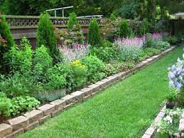 Lawn & garden edging neaten up borders and prevent grass from creeping into your flower beds with lawn edging at homebase. 37 Creative Lawn Garden Edging Ideas Designs And Trends