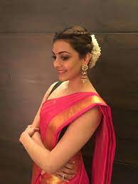 Pin By Ayushi Chauhan On Makeup Indian Bridal Hairstyles Saree Hairstyles Indian Hairstyles