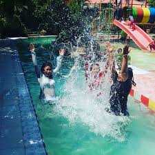 Liburan Menarik Dan Murah Di Kolam Renang Kampung Pelangi Ciseeng Kolam Renang Kolam Liburan