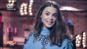 Pentru cei care ati asteptat atat de mult, iata ca noul sezon bravo ai stil, revine cu o noua infatisare, de aceasta data juratii vor fi si mai pretentiosi, acestia au asteptari de la noii concurenti, unde cele zece concurente vor trebui sa isi arate cele mai ascunse talente pe care le au in materie de moda. Bravo Ai Stil Sezon 5 Alina Prezentare Youtube