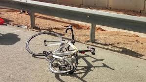 Jul 01, 2021 · muere ciclista al ser atropellado dos veces en la sm 515 de cancún según los testigos, la urvan de la empresa transporte terrestre estatal con número económico 861 de la ruta 6, chocó primero al ciclista, provocando que este saliera disparado, en eso una camioneta color negra pasaba por el lugar y al no, presuntamente, poder frenar. Muere Un Menor Al Ser Atropellado Cuando Circulaba En Bicicleta En Fuerteventura