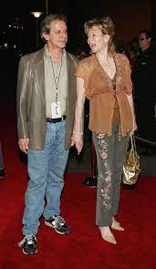 The pair share two children together: Jean Smart Of Designing Women Fame Has Been Married For 32 Years Here S A Look At Her Marriage