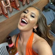 Beth irving (@bethi_xo)