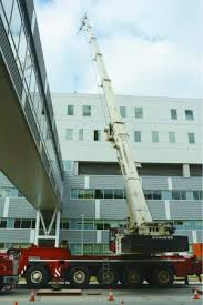 The mounties say they responded to the collapse, which knocked power. Kelowna Crane Lift 270 Tonne Liebherr Eagle West Cranes