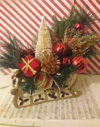 Vintage Christmas Sleigh Centerpiece Floral Arrangement Christmas Floral Arrangements Christmas Display Christmas Sleigh
