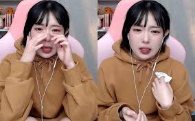 +2018년 09월 19일 랭킹 더보기. ë‚¨ì„± ë¹„í•˜ ë…¼ëž€ì— êµ¬ë…ìž ë–¡ë½í•˜ìž ìžì‹ ì€ íŽ˜ë¯¸ ì•„ë‹ˆë¼ê³  ëˆˆë¬¼ë¡œ í˜¸ì†Œí•œ ìž¼ë¯¸ ì¸ì‚¬ì´íŠ¸