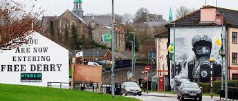 Succession pendant 50 ans de premier ministre unionistes, les catholiques sont largement les unionistes protestants appuyés par l'armée britannique et the royal ulster constable (la police d'irlande du nord) désirent rester dans le. Irlande Du Nord Deux Hommes Interpelles Apres La Mort D Une Journaliste Le Point
