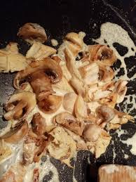 Cocotte De Volaille Rotie Aux Champignons Et Marrons Sauce Vin Jaune De Cyril Lignac Mes Meilleures Recettes Faciles