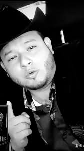 Cuando pregunten porque no me dejas diles que ya te robe el corazón y que  por mas que has buscado no encuentras quien pueda amarte… #comoestecabron  #arturoroque #regionalmexicano