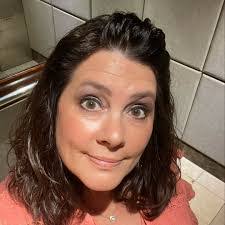 Mia Palmer's Instagram, Twitter & Facebook