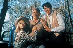 The fact that bonnie and clyde committed crimes as a couple made them special. L Znzuwcm64gjm