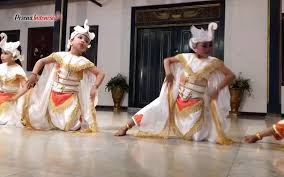 Tarian tersebut merupakan seni tradisional dari solok, minangkabau, sumatera barat. Tari Angsa Tarian Kebanggaan Daerah Jawa Tengah