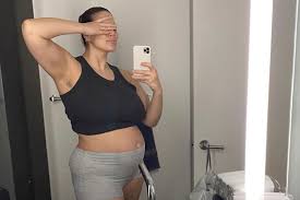 Wann haben paare im durchschnitt den ersten sex nach der geburt? Ashley Graham Tragt Windeln Und 7 Weitere Tabuthemen Nach Der Geburt Gala De